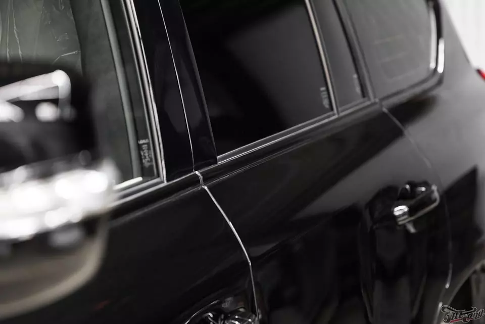 Lexus LX570. Окрас масок фар и ПТФ, полный антихром, установка дополнительных ДХО в бампер!